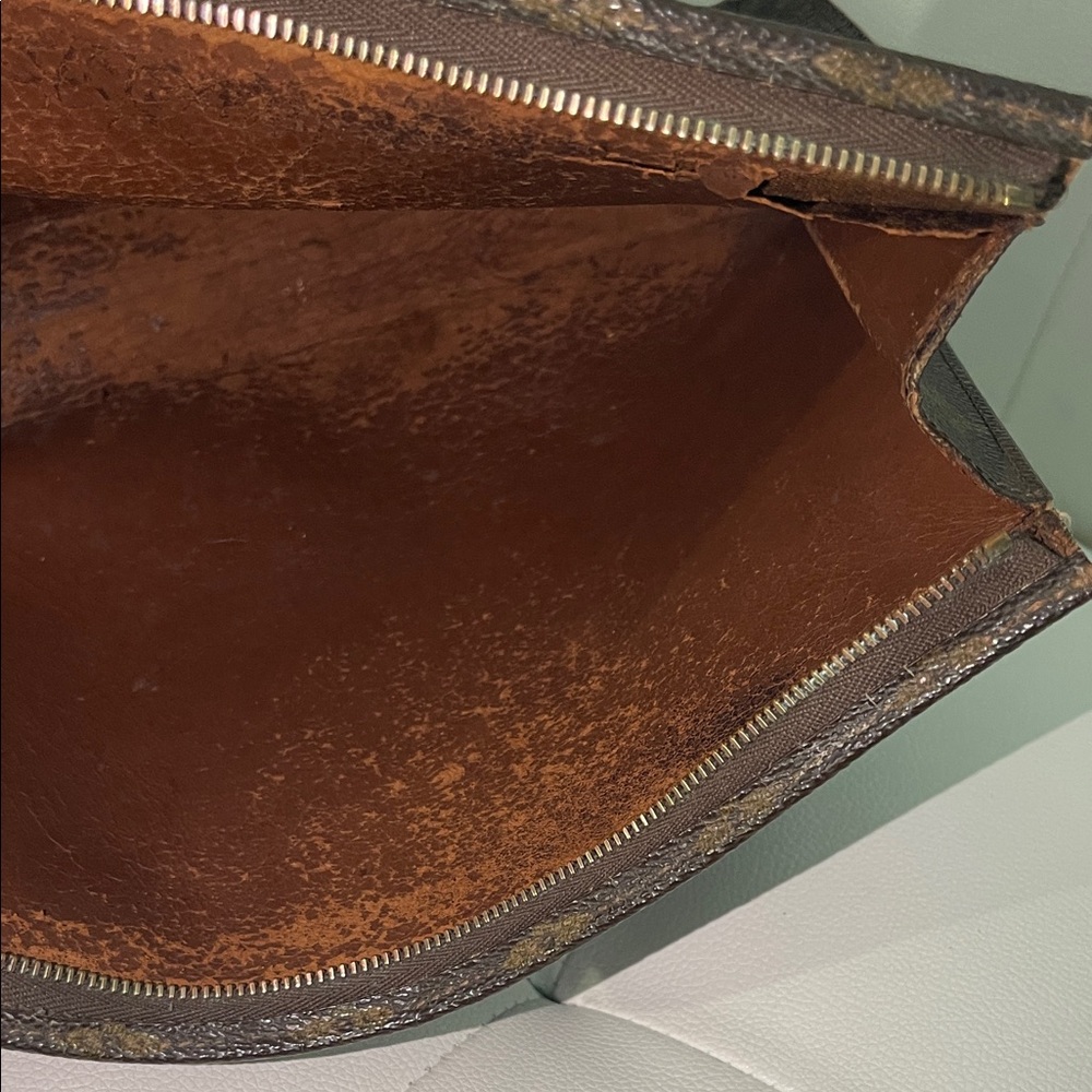 Authentic Louis Vuitton Monogram Cosmetic Accessories Pouch - Picture 12 of 13